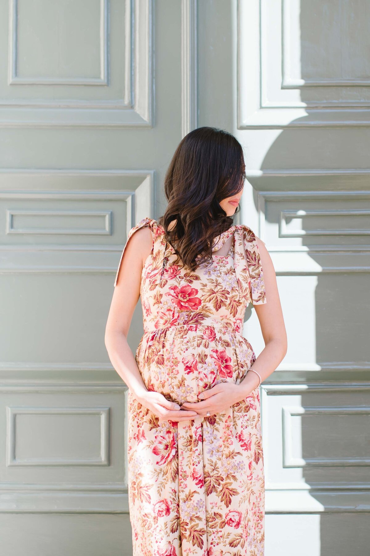 Maternity photo of woman in front of turquoise door in Northern Virginia