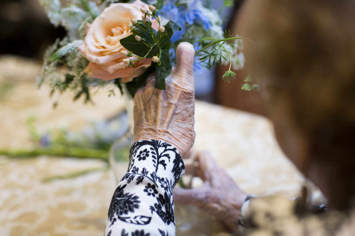 Floral arranging in nursing home