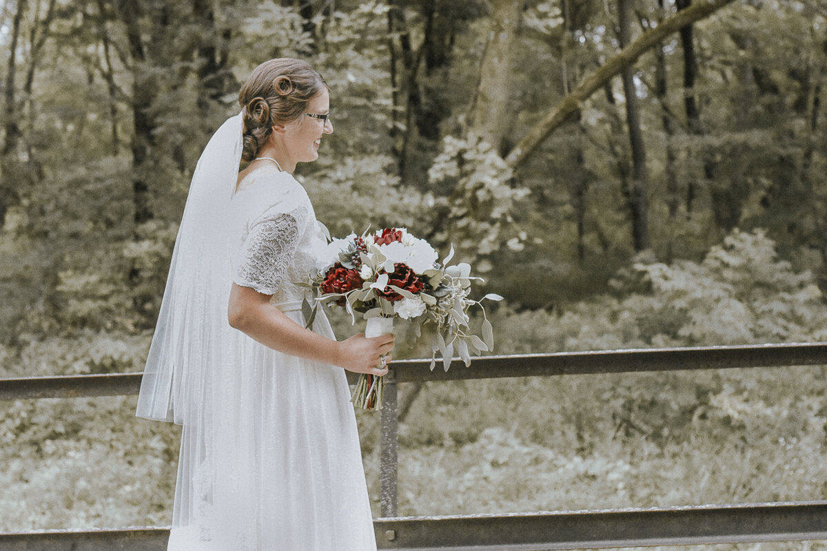 wedding bridal party | Iowa wedding photographer | Iowa Photographer | Playlife | Cedar Rapids | Iowa City | Kalona | Alaynna Ann Schwartz-47