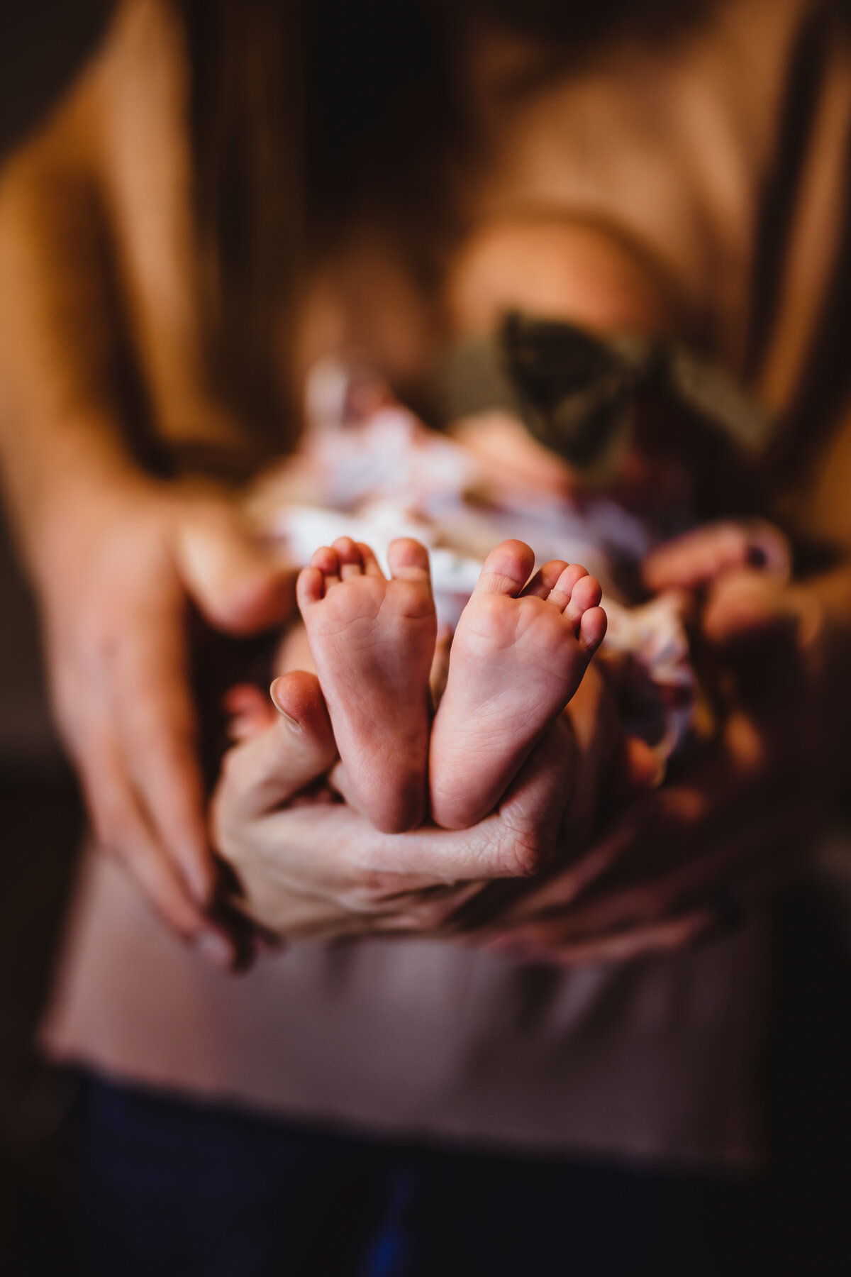 PARENTS HOLDING NEWBORN FEET