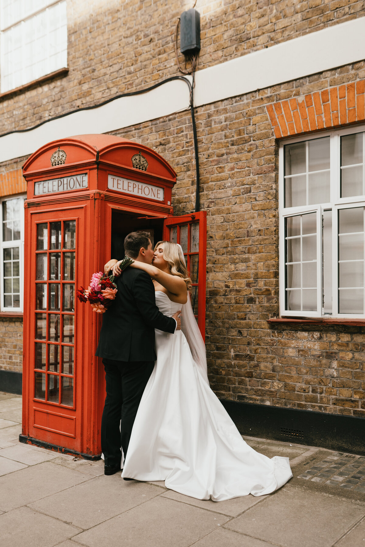 grace-dove-photography-chelsea-town-hall-wedding (38)