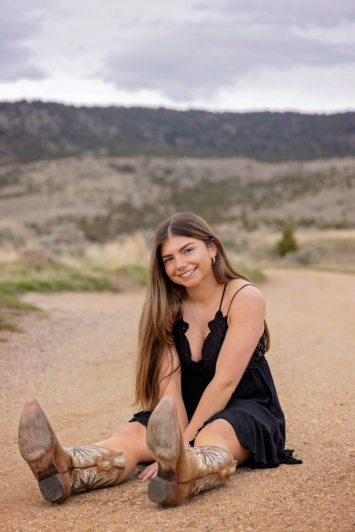 Shanna-Mae-Photography-Montana-Photographer-Highschool-Mountains-Rustic-Ghost-Town-Girl-Poses-Ennis-Bozeman-003