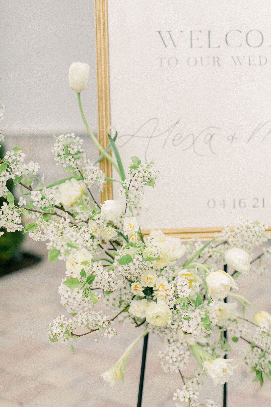 Spring has sprung in the Hudson Valley and this intimate wedding makes us want to lay in a field of_Krystal Balzer Photography _Publish -115_low
