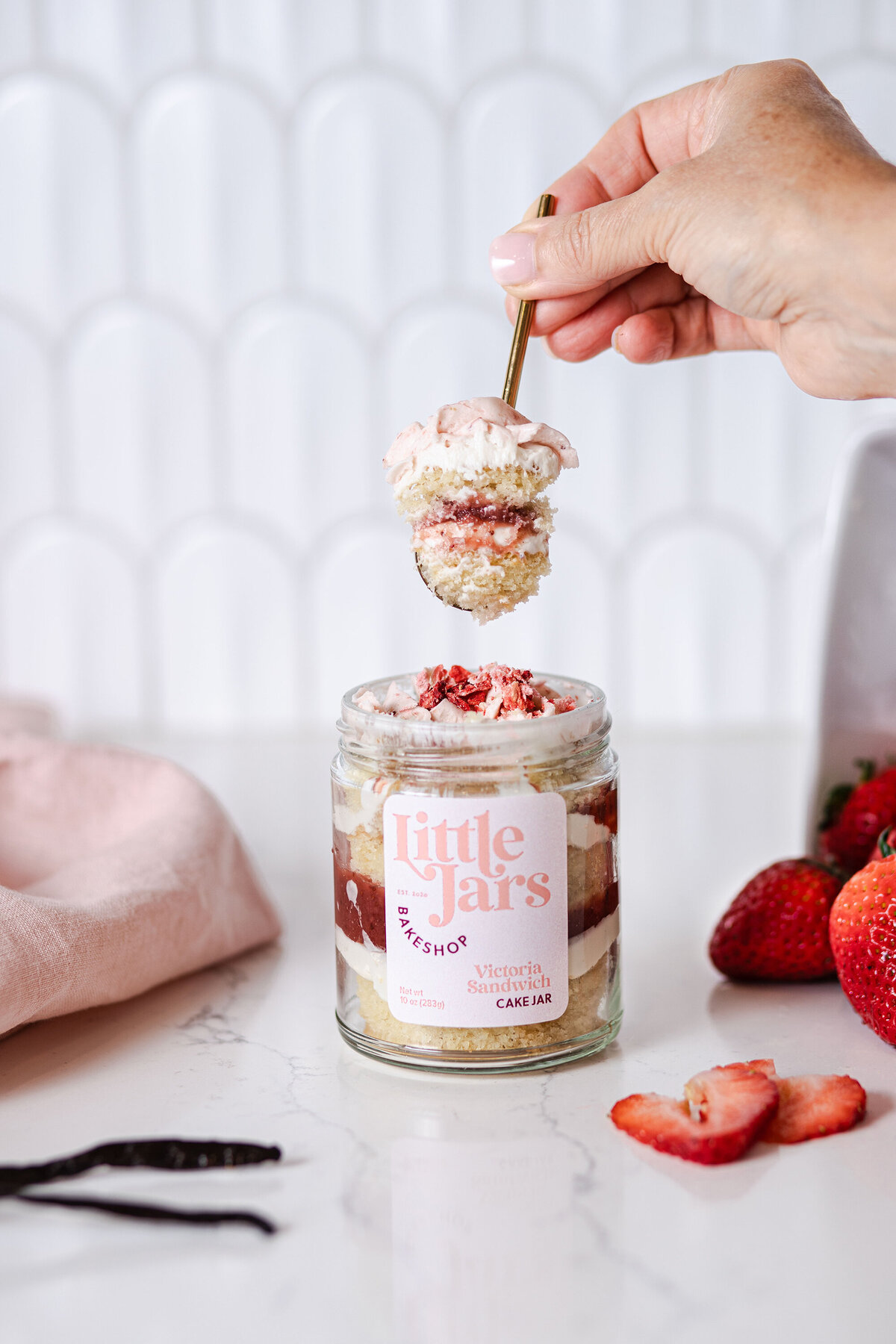 Victoria-Sandwich-Cake-Jar-3