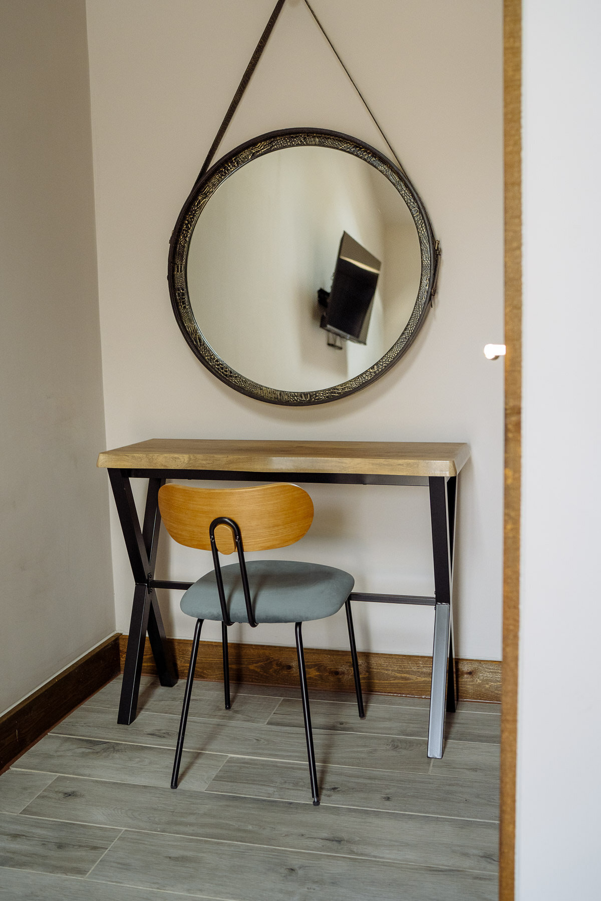 Interiors 14013