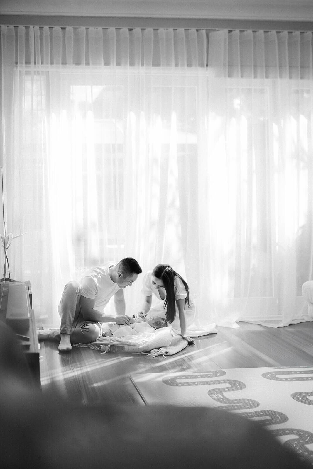 inner-west-newborn-photography-sunlit-living-room-at-home