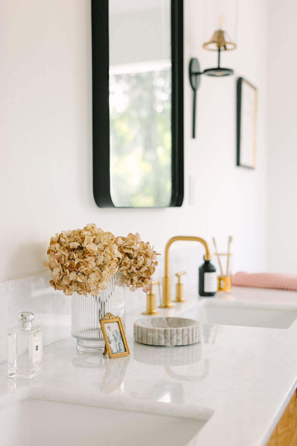 Glamour-Nest-Encino-Elegant-Modern-Interior-Design-Primary Bathroom-15