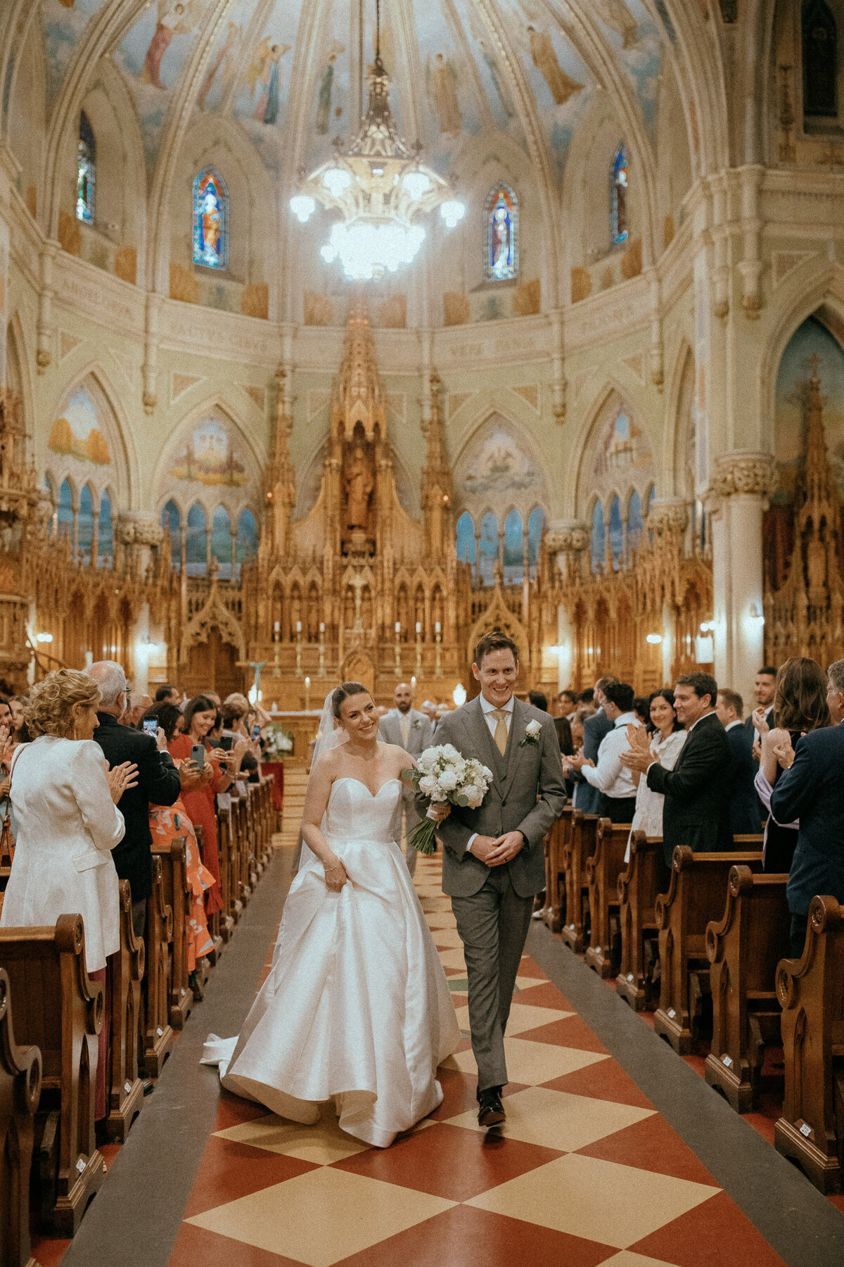 st-viateur-church-Raphaelle-Granger-Luxury-Wedding-Photographer-Montreal-Toronto-9