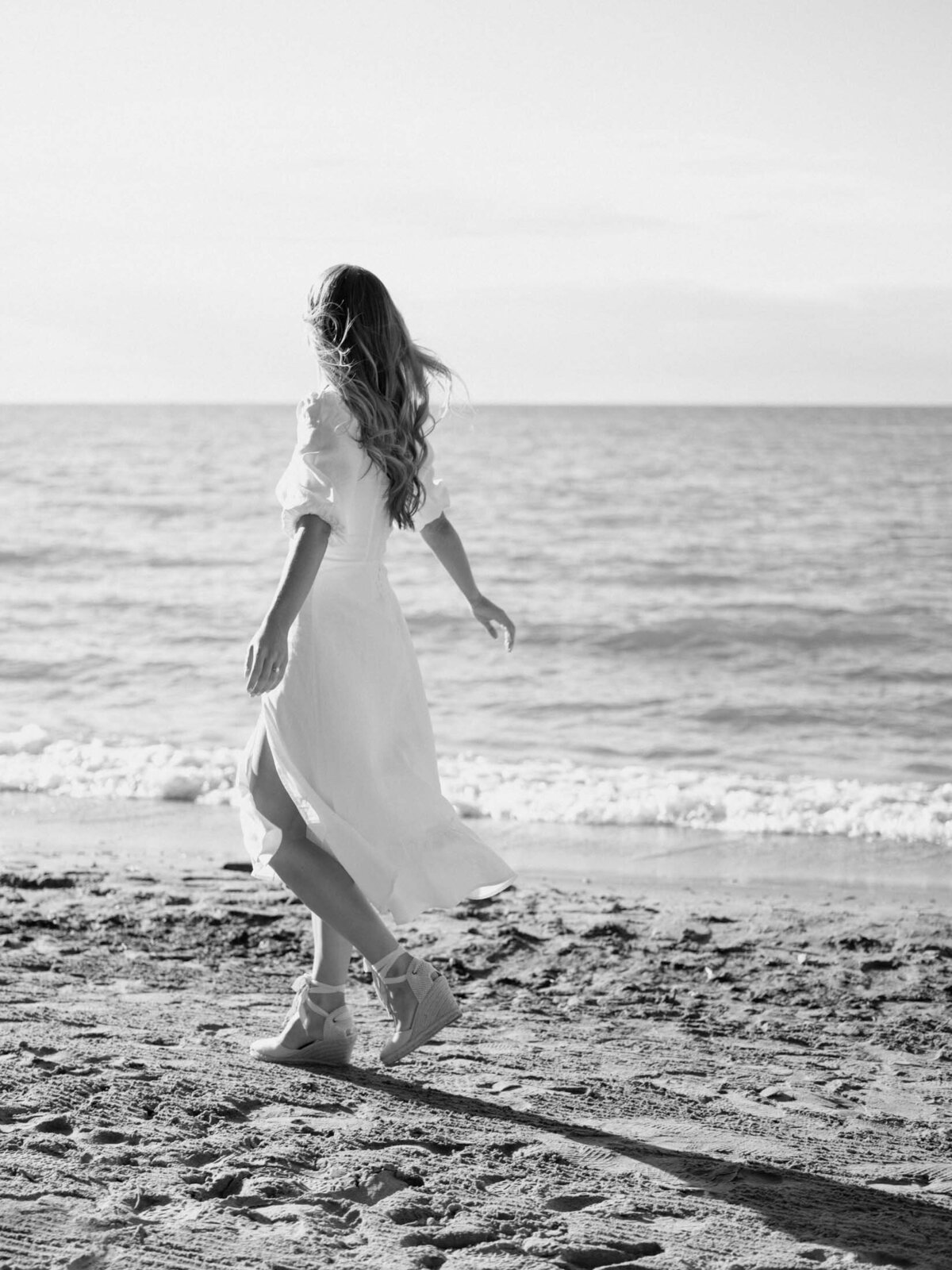 Outdoor engagement session with scenic lake views on a Cleveland beach.