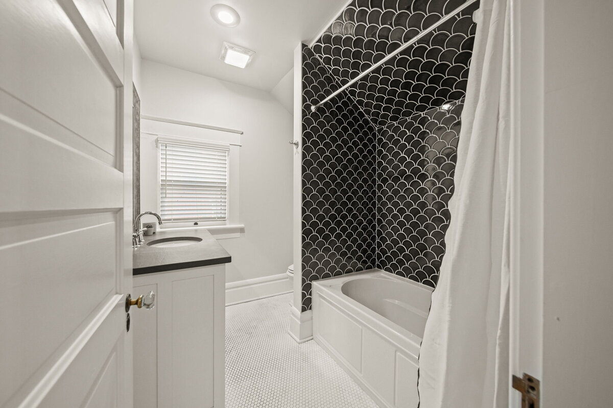 69-web-or-mls-A7406323