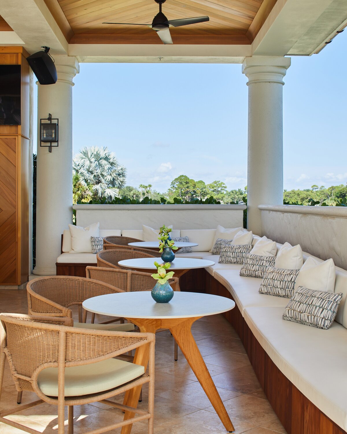 OLDPALMBISTRO-OUTDOORBANQUETTE
