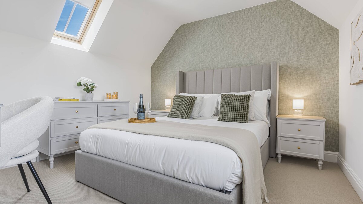 The Retreat: Luxury 2 Bedroom Cottage