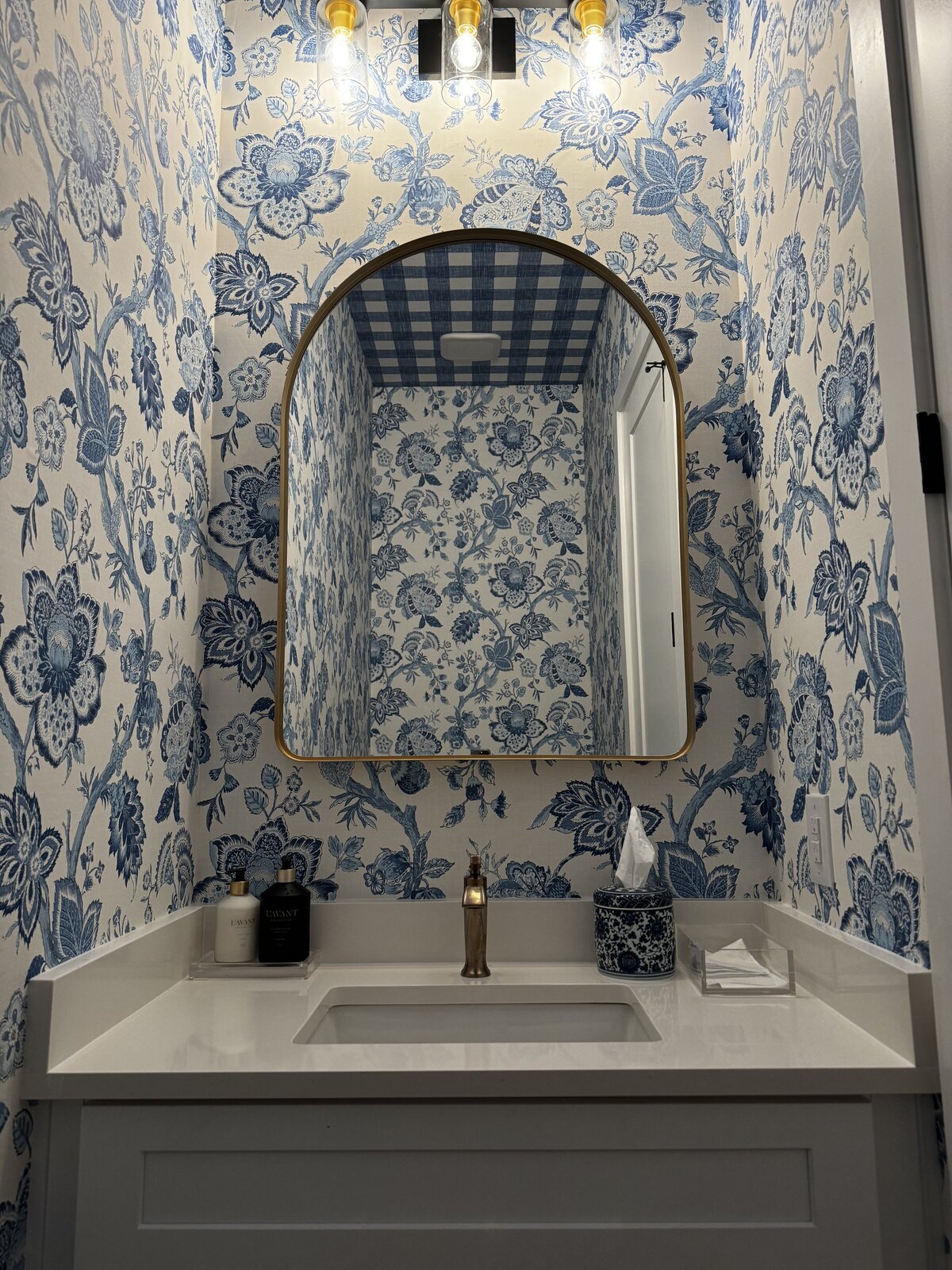 Traditional Blue Bathroom Wallpaper