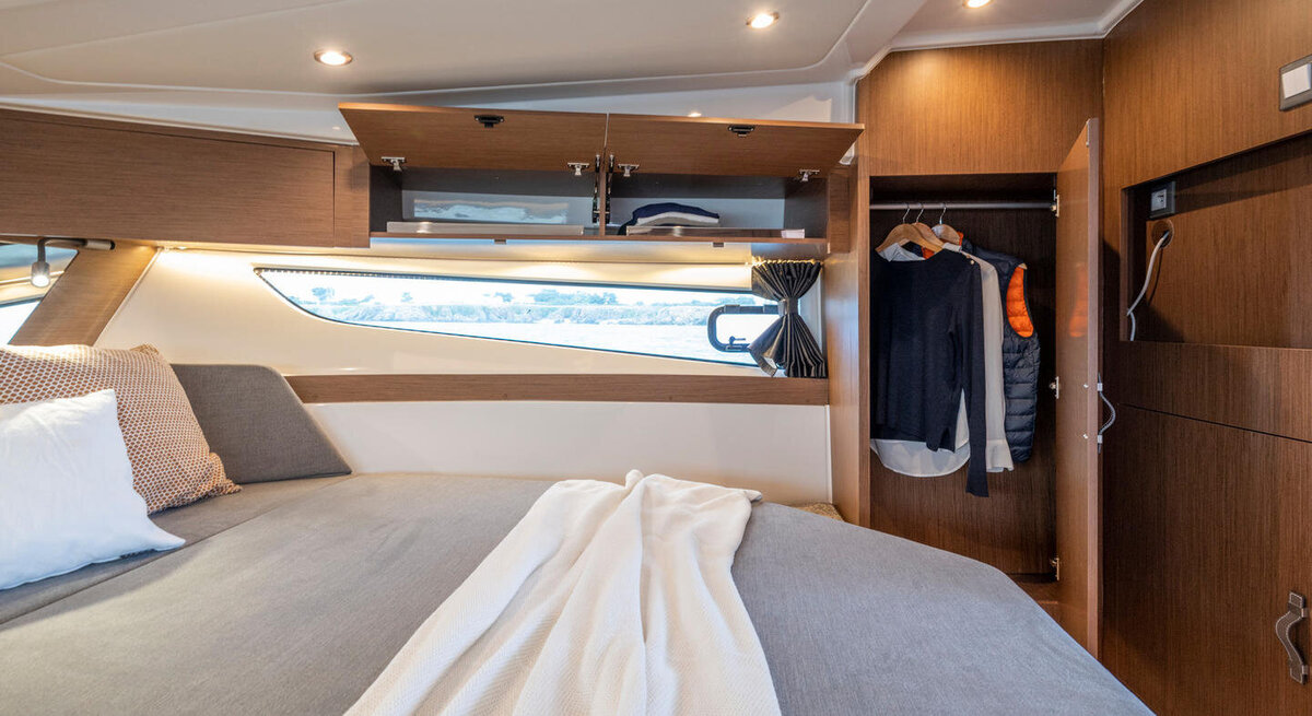 beneteau-antares-11FLY-interior-7