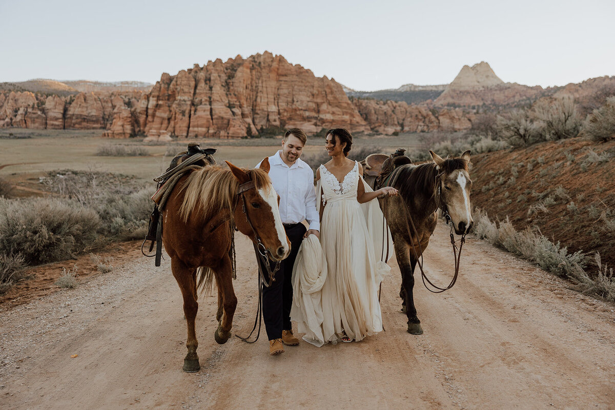 zion-horseback-elopement-16