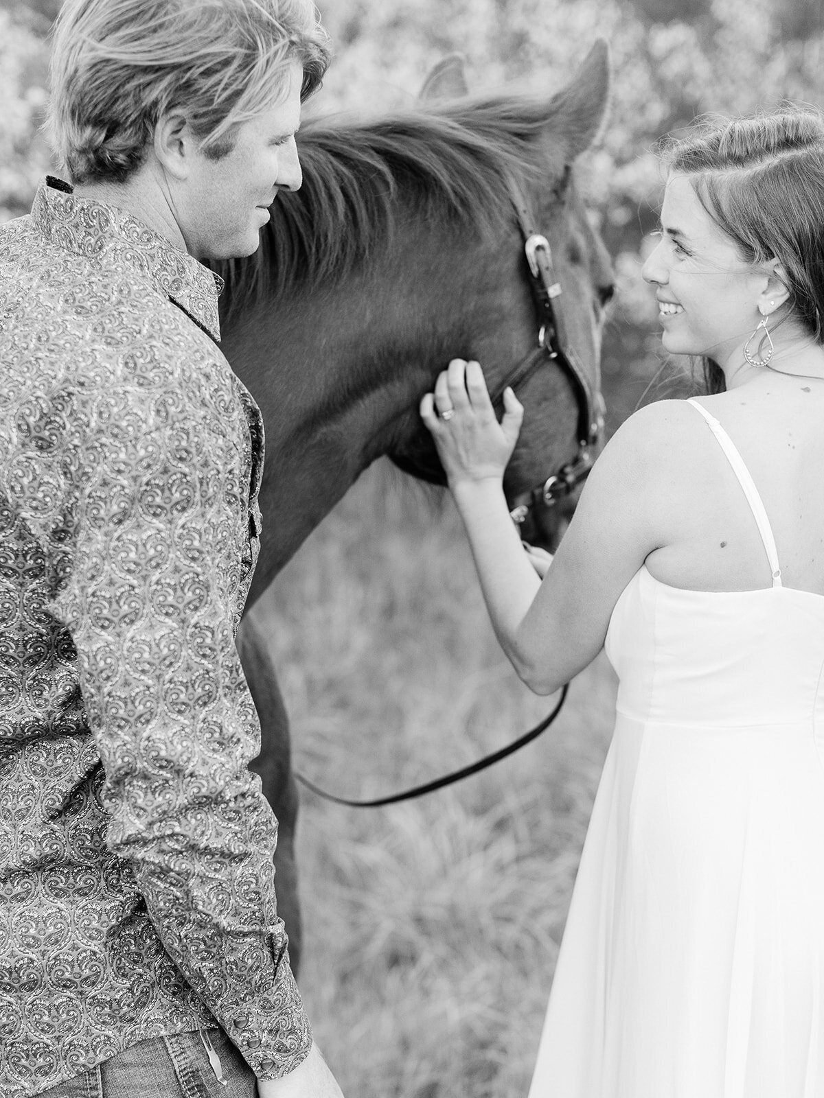 western horse engagement sessionpQztF575711655x
