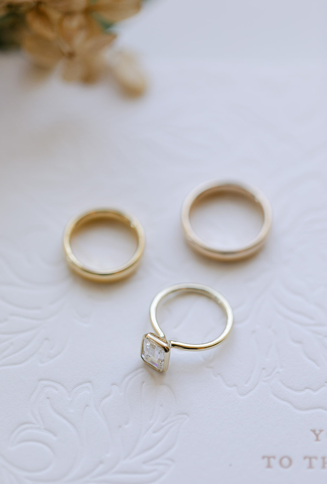 engagement-ring-wedding-detail-photo