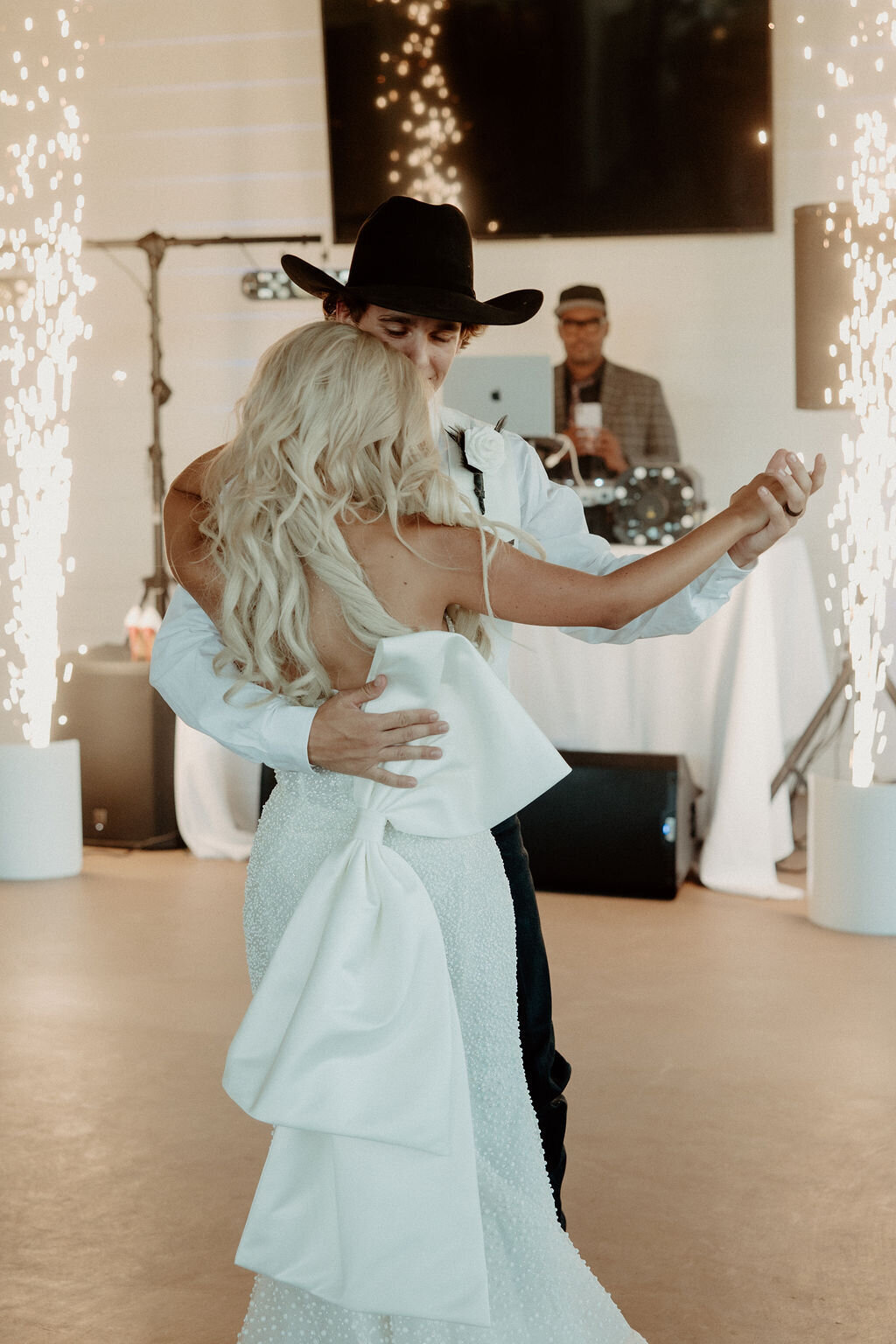 Contigo-Ranch-Cold-Sparks-Wedding-Dance