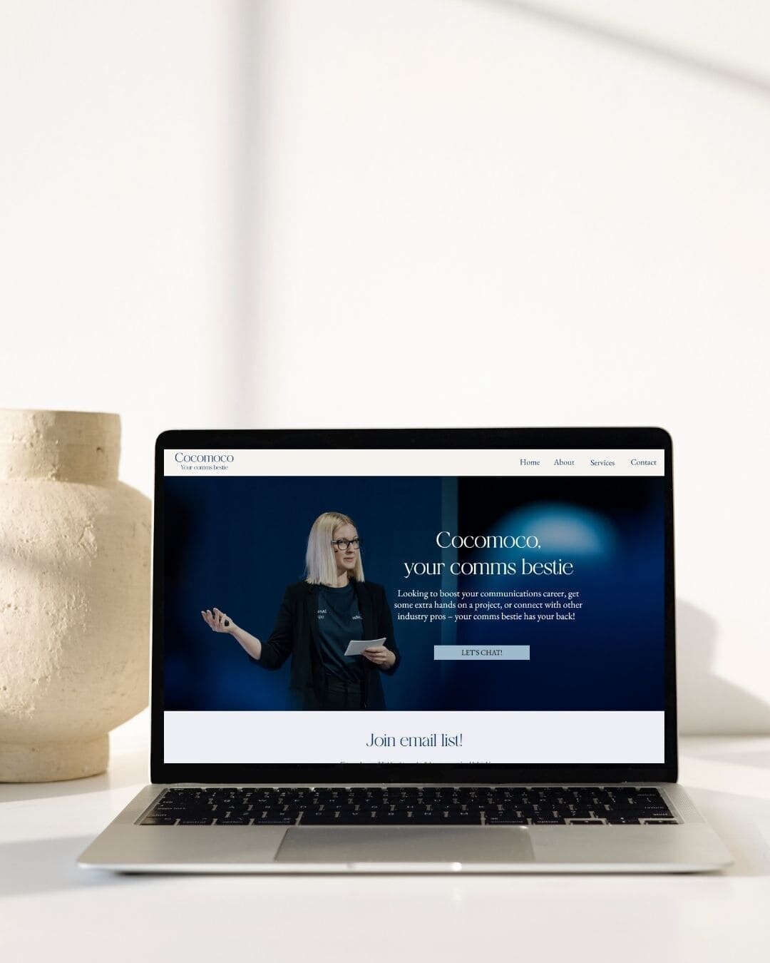 läppäri, jonka näytöllä näkyy cocomoon nettisivut