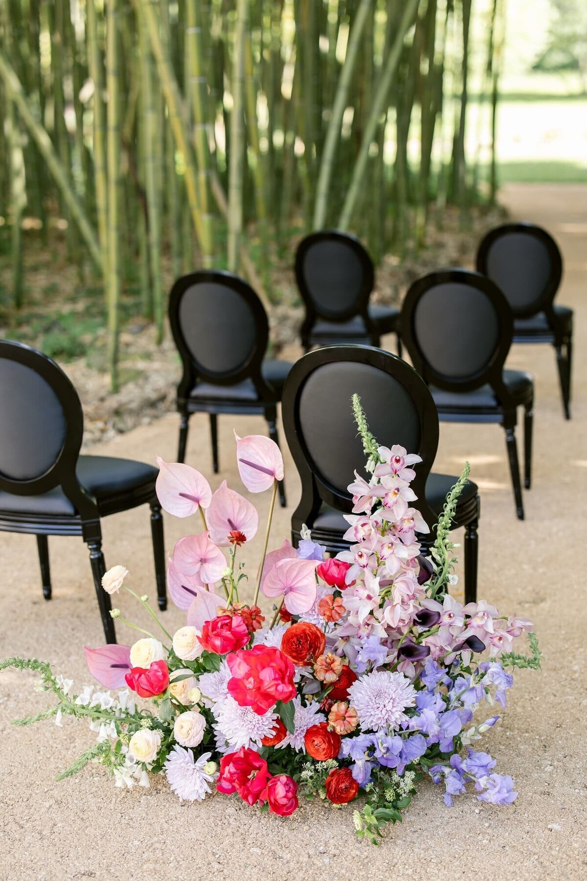 floral-design-ceremonie-rouge-et-pastel