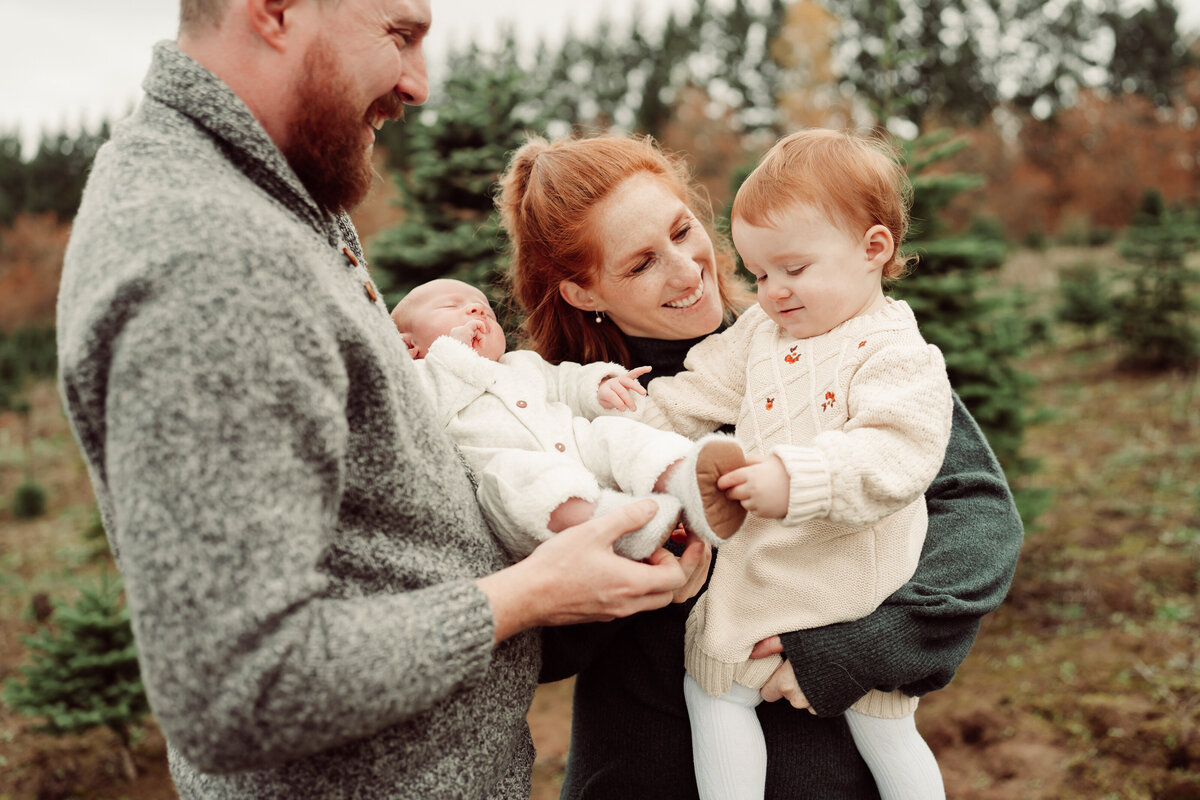 Portland-Christmas-Tree-Farm-Mini-Sessions-012