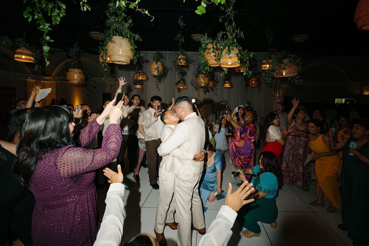 bay-area-wedding-guests-dancing-1