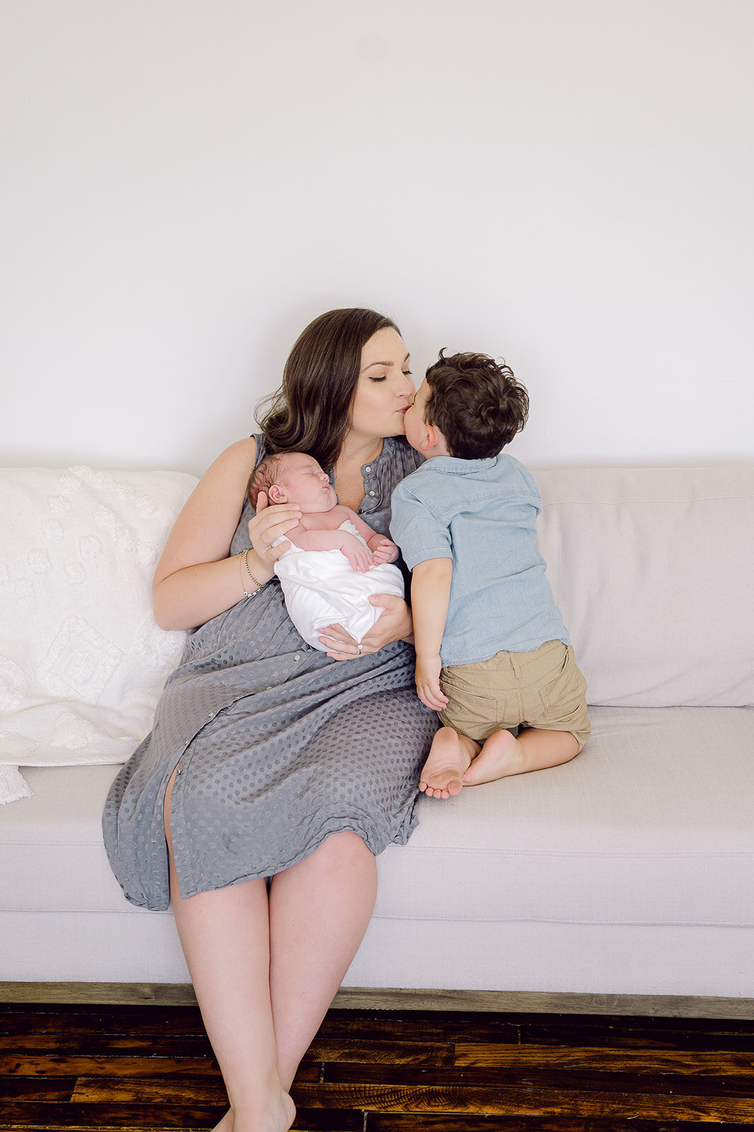 baby-brother-in-studio-lifestyle-newborn-photoshoot-hartford-CT_0139