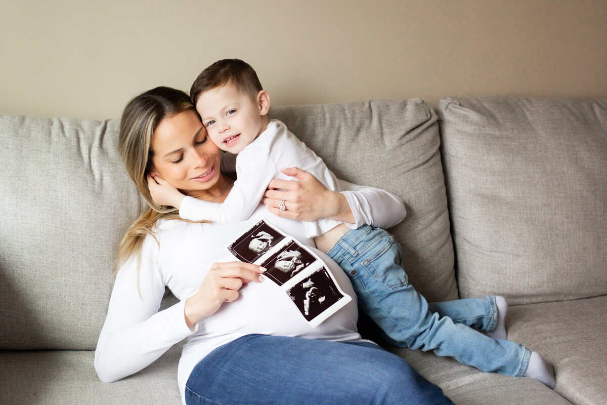 mother-son-lifestyle-maternity-session-albertson-ny