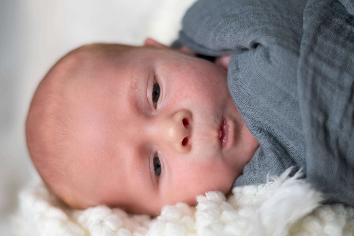 newborn-details-face