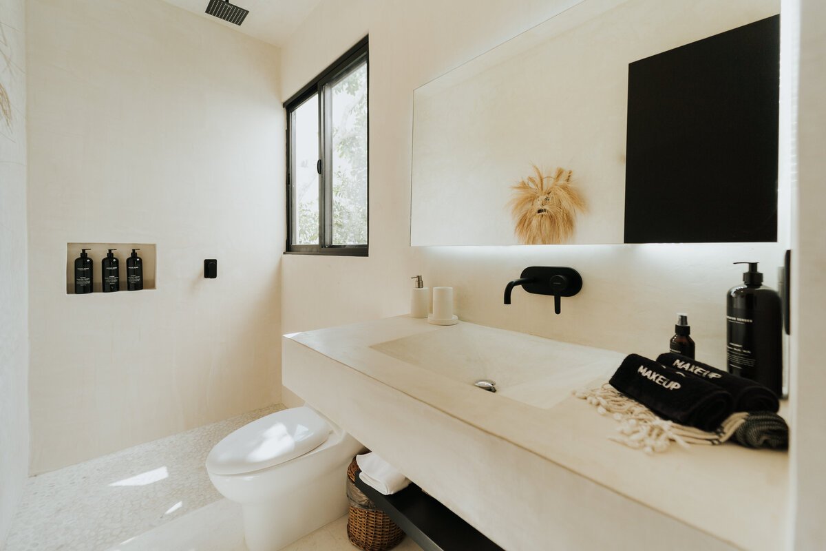 washroom-black-beige-design-concept