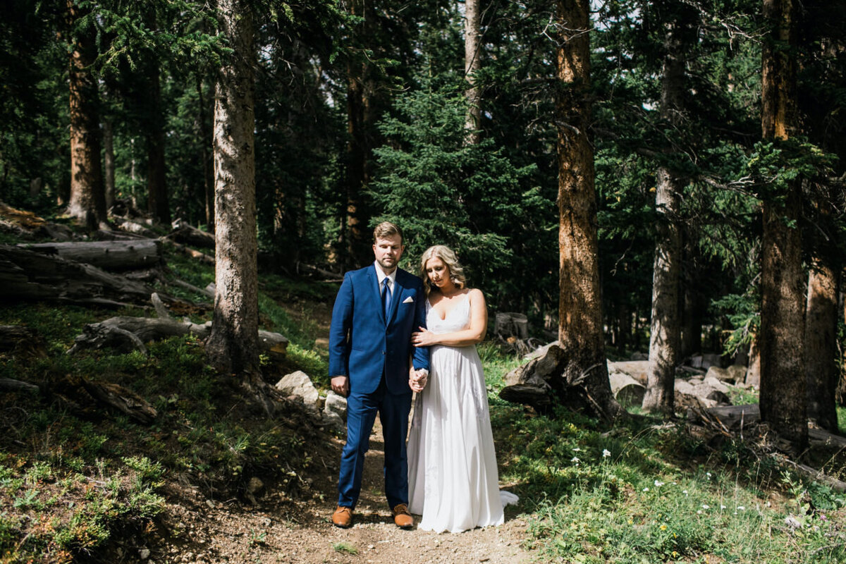 colorado-mountain-wedding-couple-1238x825