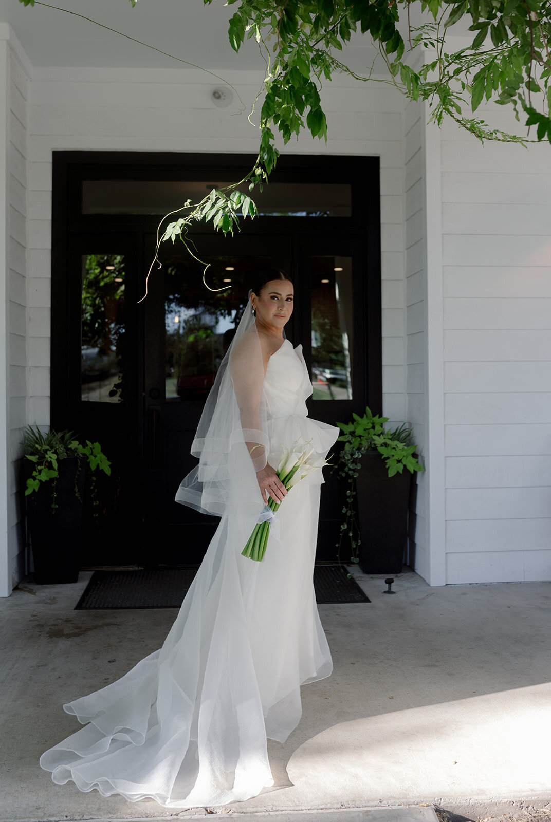 georgecoffeeandprovisions-dallas-wedding-izzicervantesphotography-sarahandfaris-50_websize