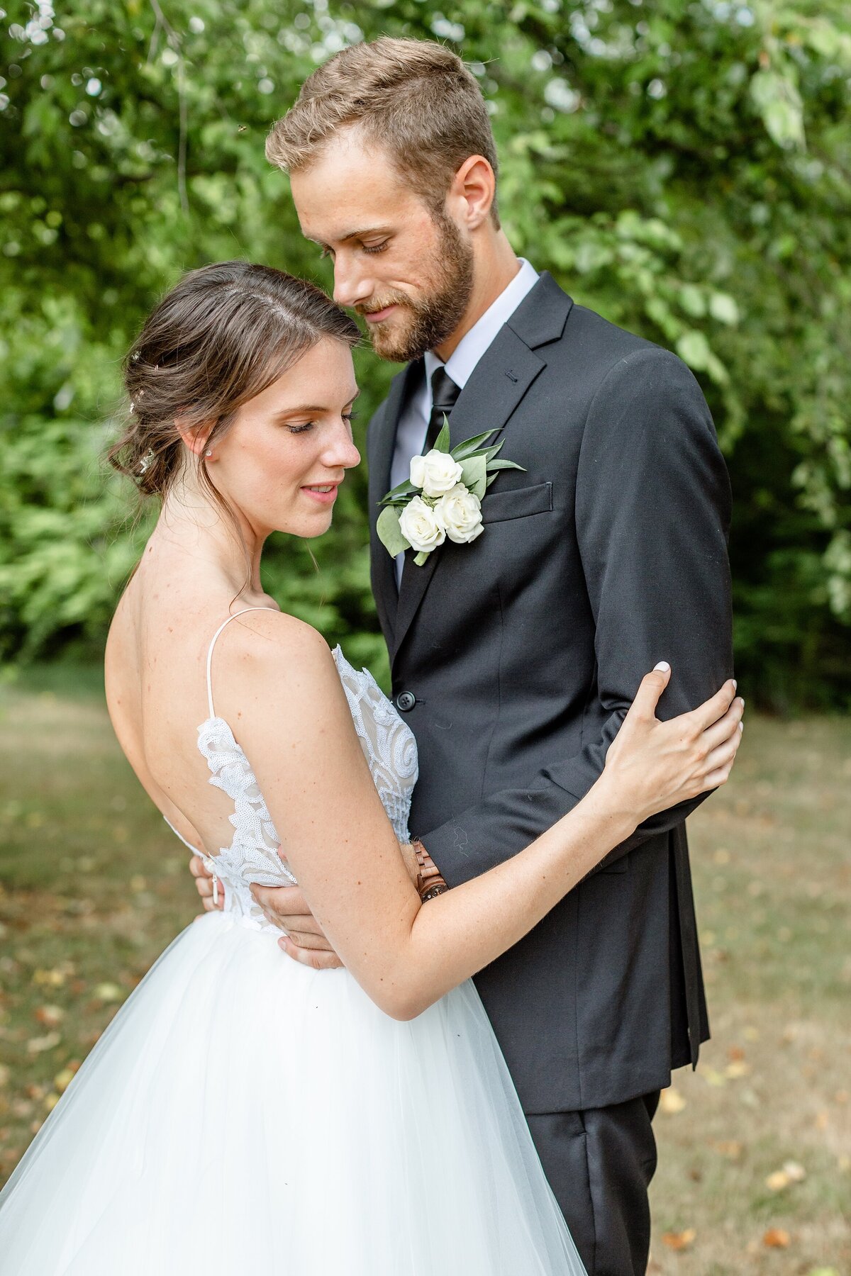 Intimate Arrowwood Farms Harvest Table Wedding | Dylan & Sandra Photography -29