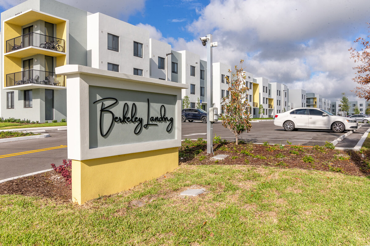 062524BERKELYPALMBEACH-43