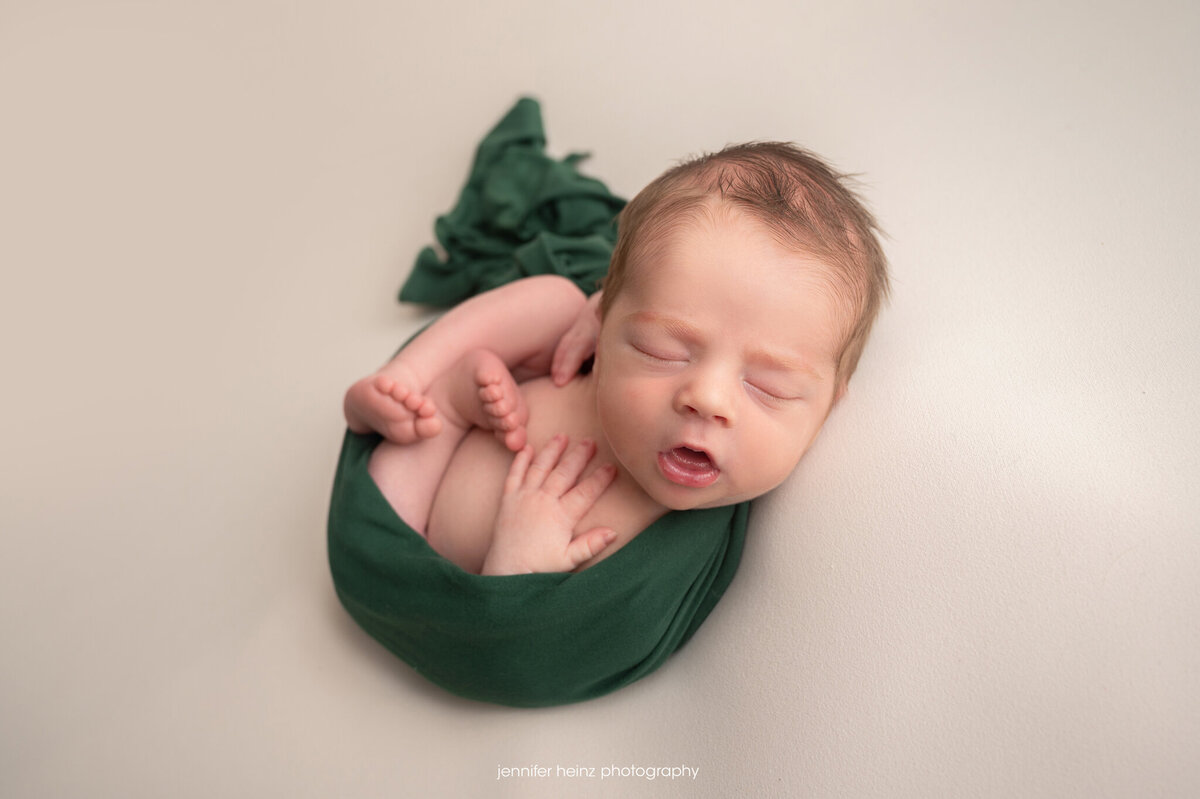 chester-county-newborn-green
