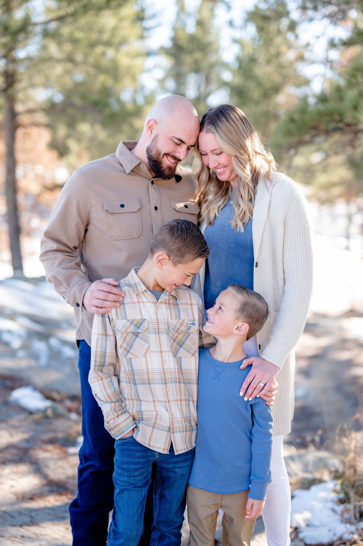 Colorado-Springs-CO-Ute-Valley-Pine-Tree-Christmas-Mini-Session-Magnolia-and-Grace-Photography-Co-CourtneyG-# (1)-2