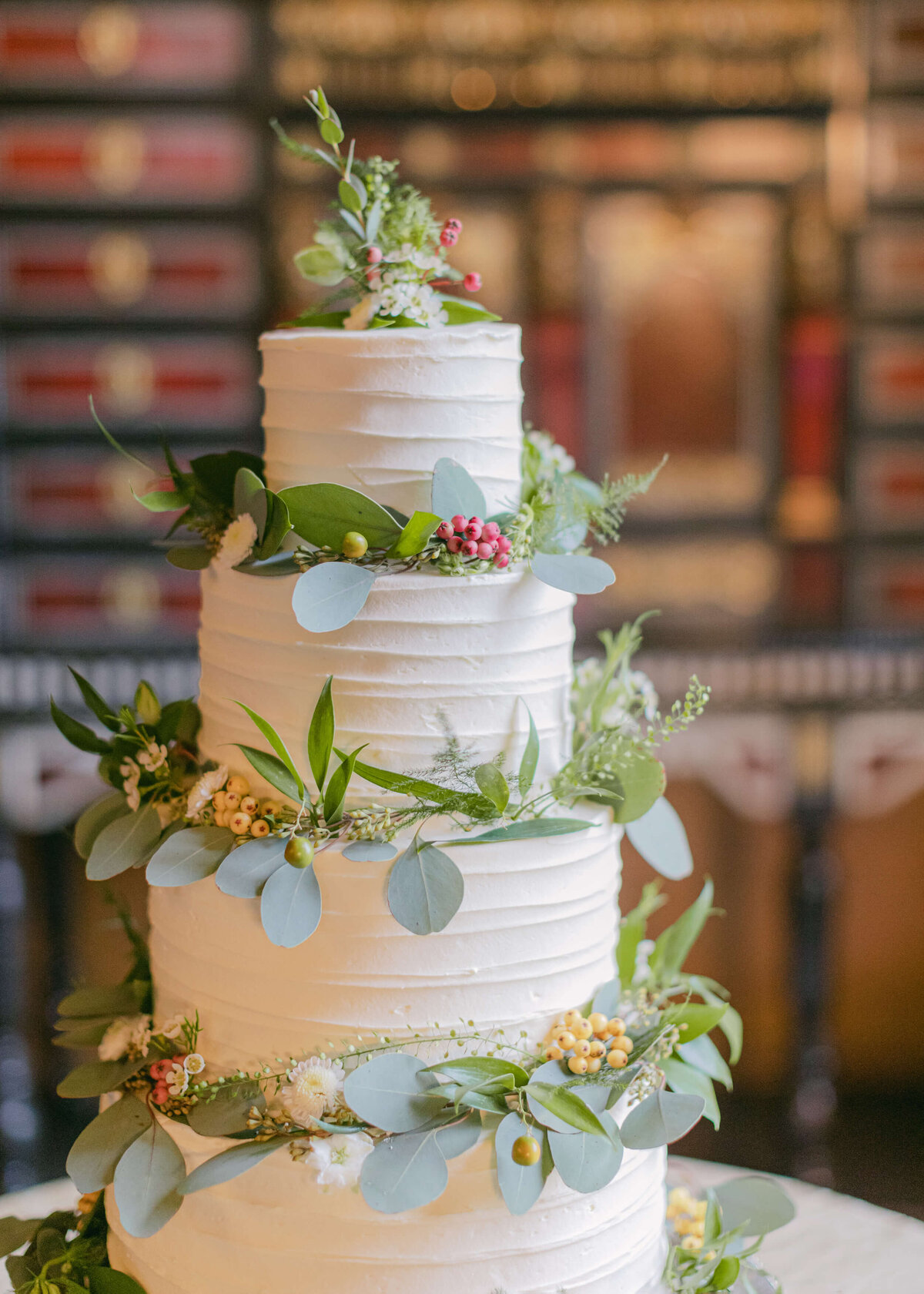 chloe-winstanley-wedding-scotland-scone-palace-white-cake
