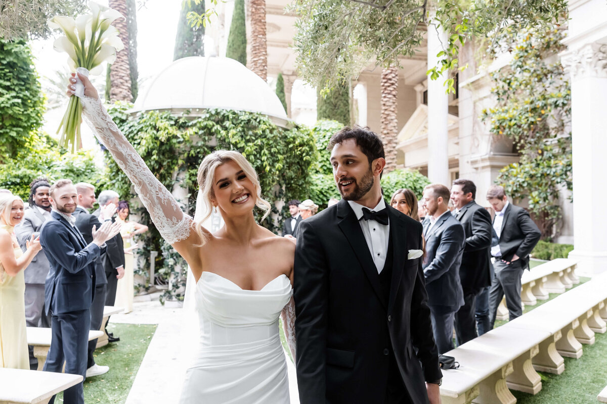 32_riskyexposure_maddie-noah_las-vegas-elopement-photography