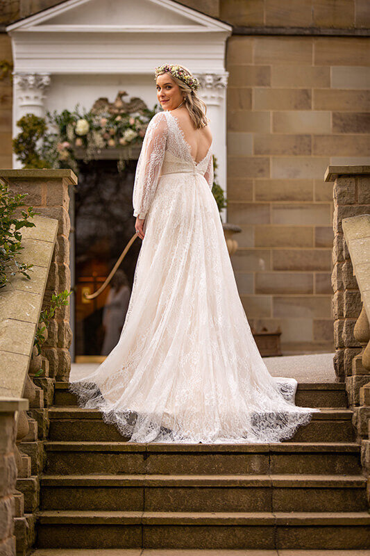 Bride in dress 1130