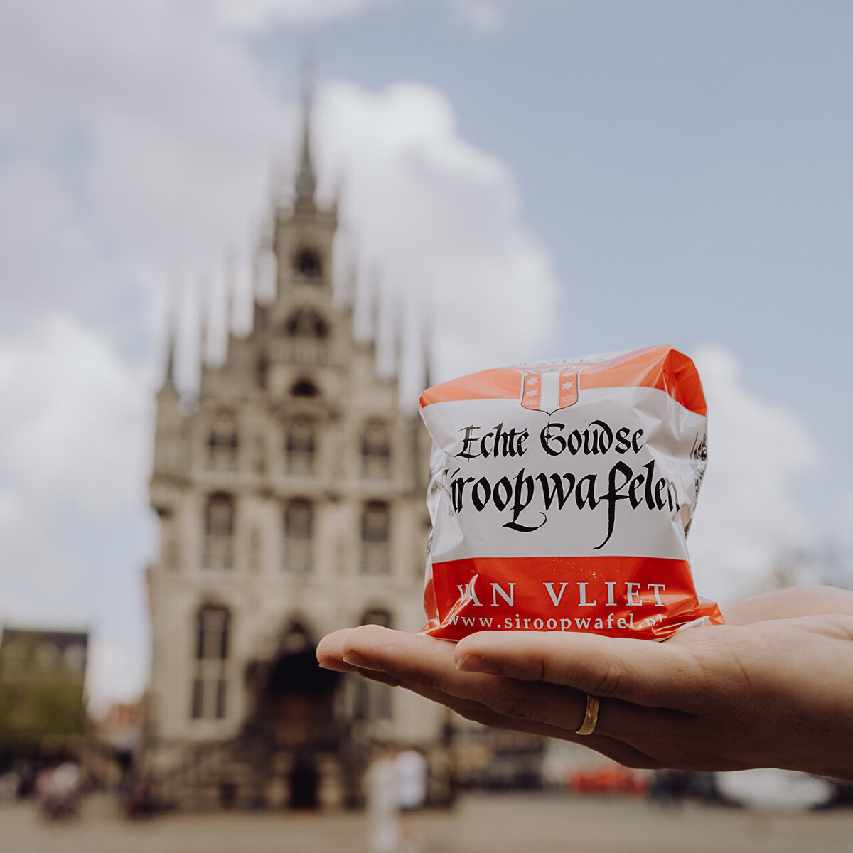 Pakje van Vliet siroopwafels voor het Stadhuis van Gouda. 