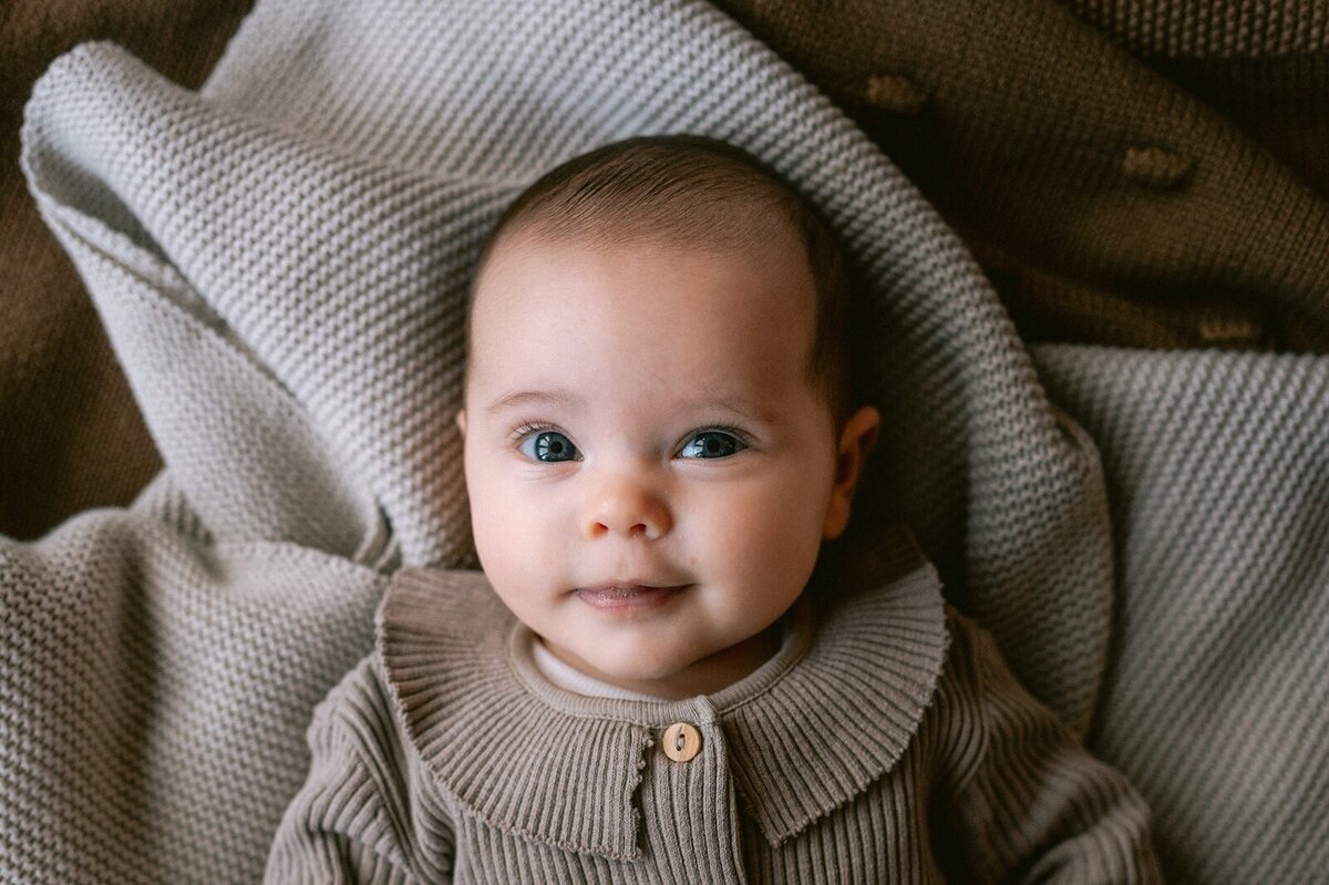 newbornshoot-noordwijkerhout-baby-in-deken