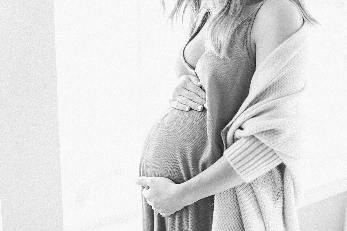Mount-Pleasant-Maternity-Session-In-Home-Lifestyle_0070