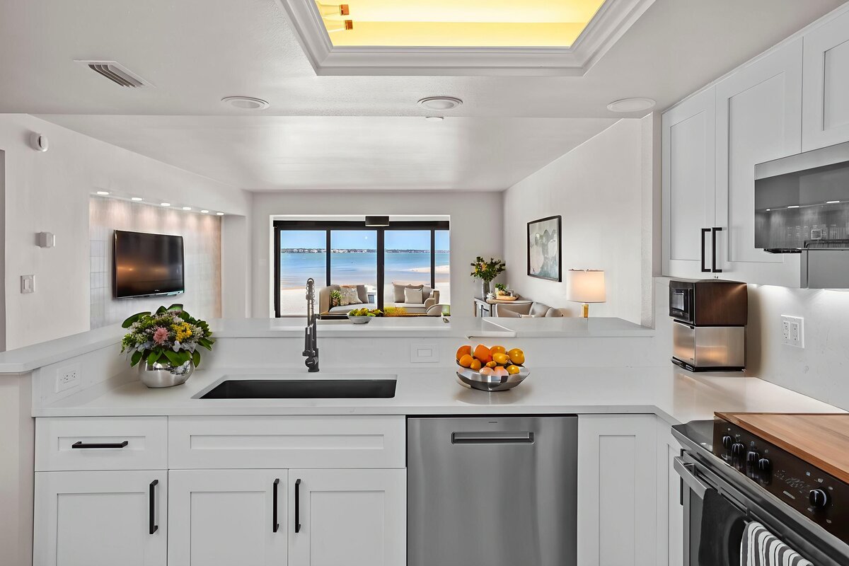 895 Gulf View Kitchen - 495A0138 IR virtually staged