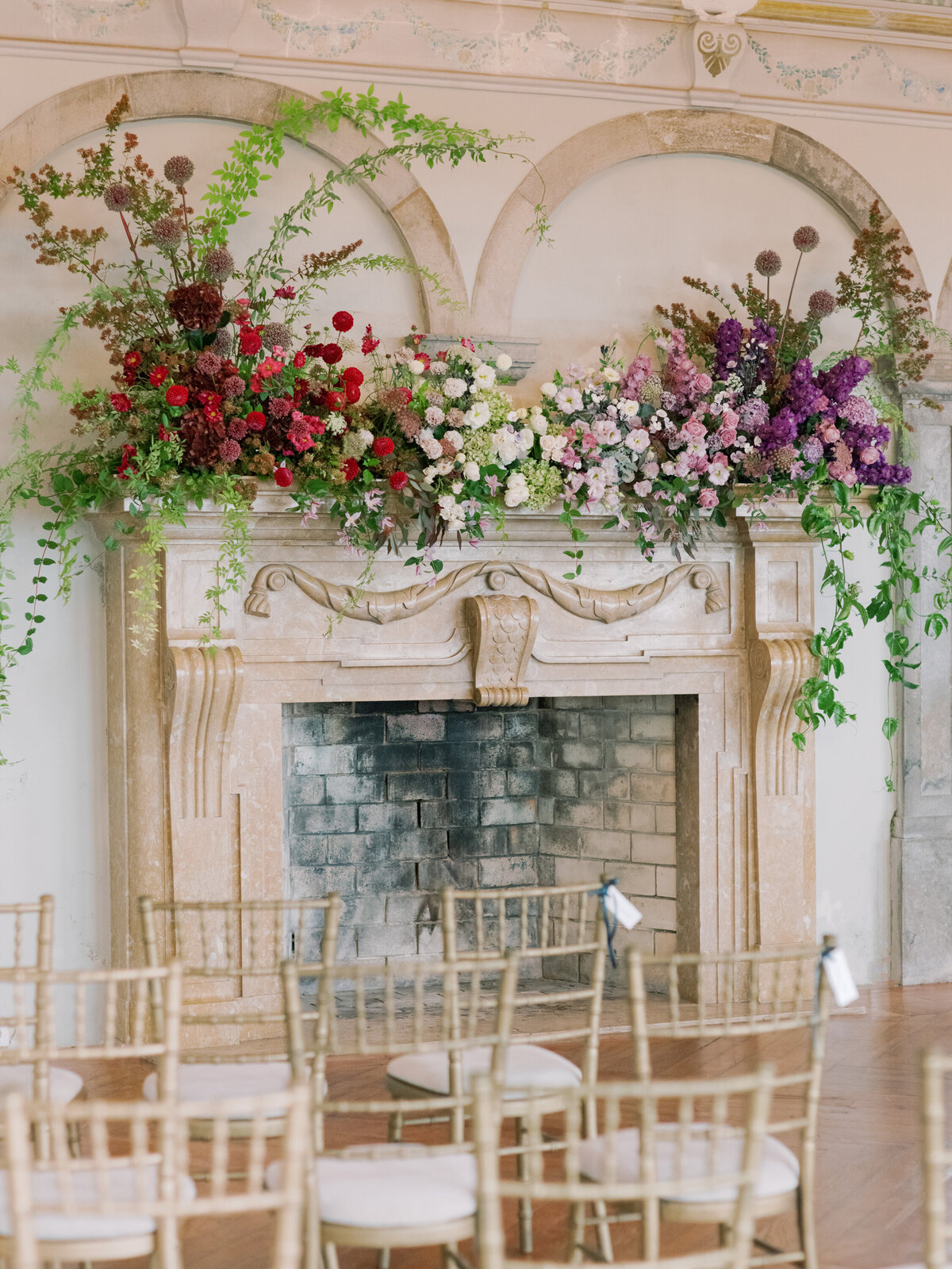 casa-dos-penedos-portugal-wedding-indoor-ceremony-altar
