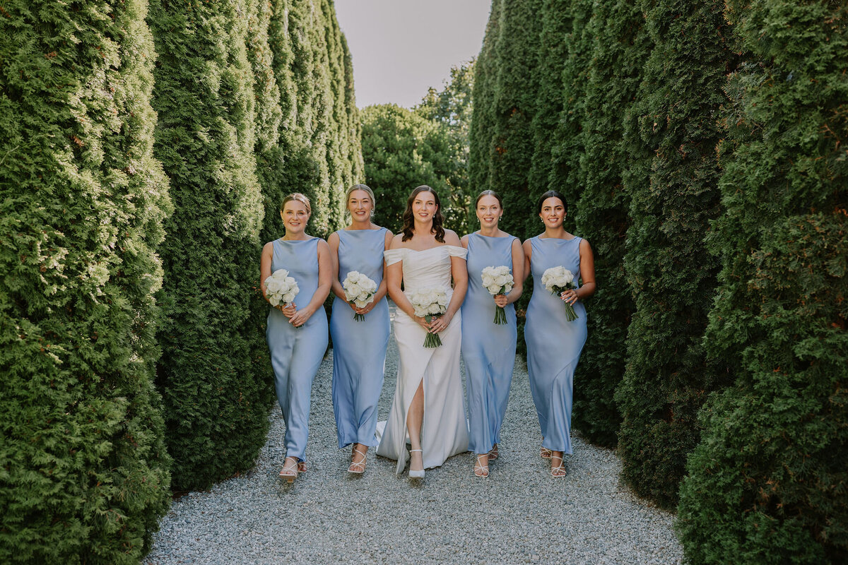 bridalpartyinblueatwinehouseforqueenstownwedding
