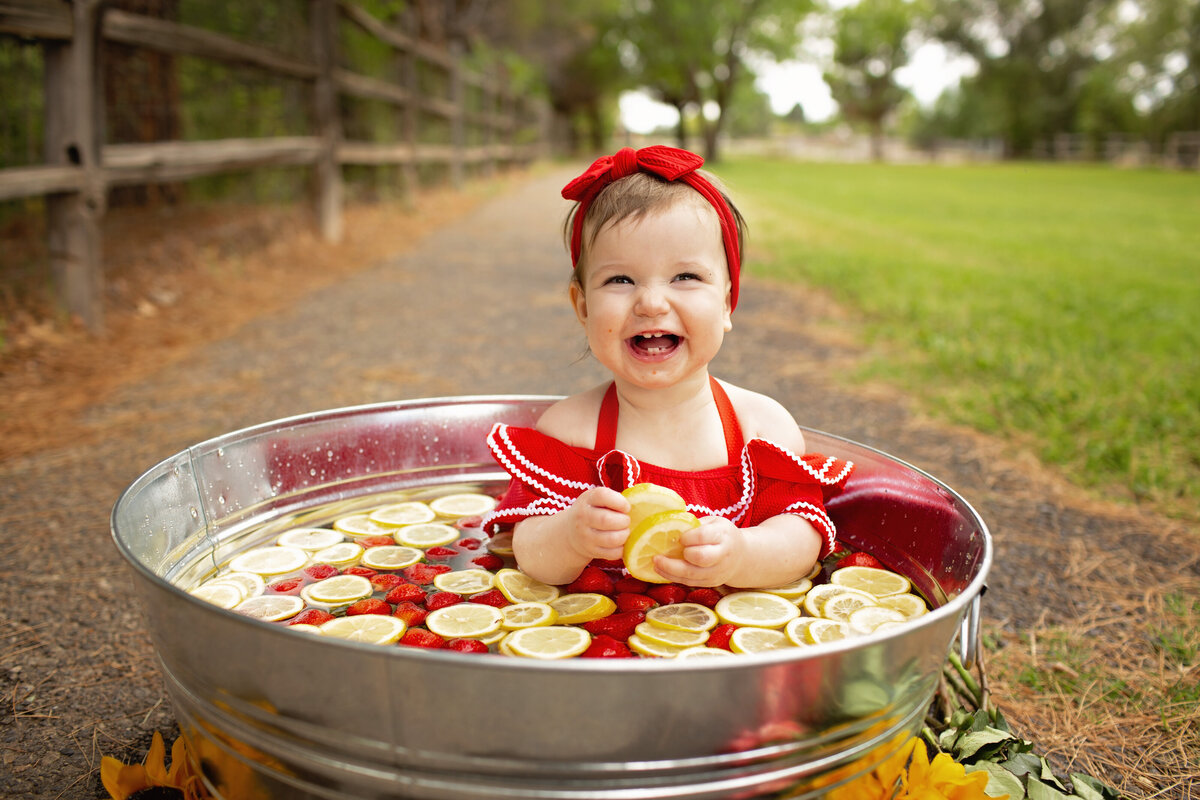 ABQ-fruit-bath-lemons-and-strawberries-vintage-in-the-park