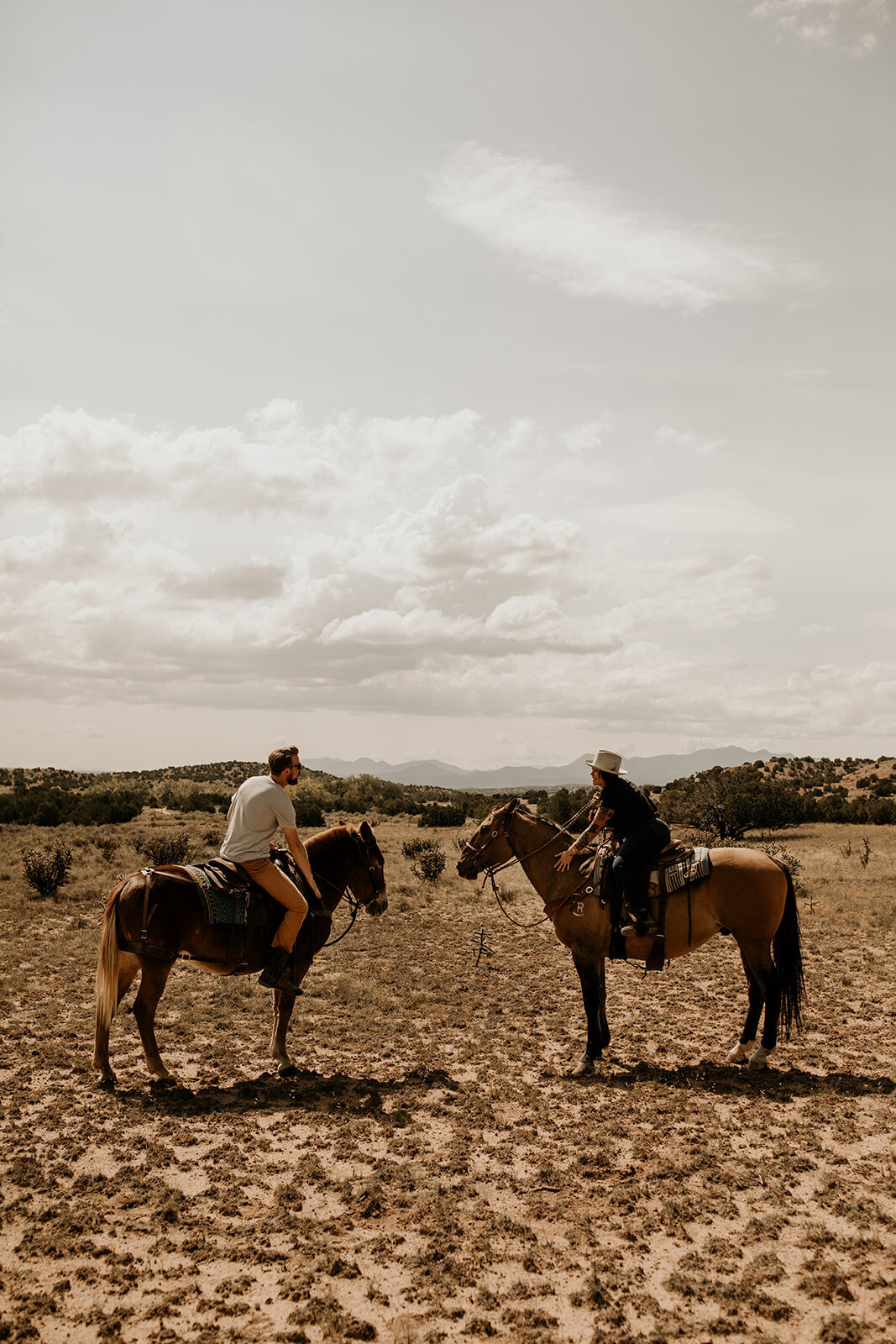 santa-fe-new-mexico-horseback-riding-engagement-photos (17)