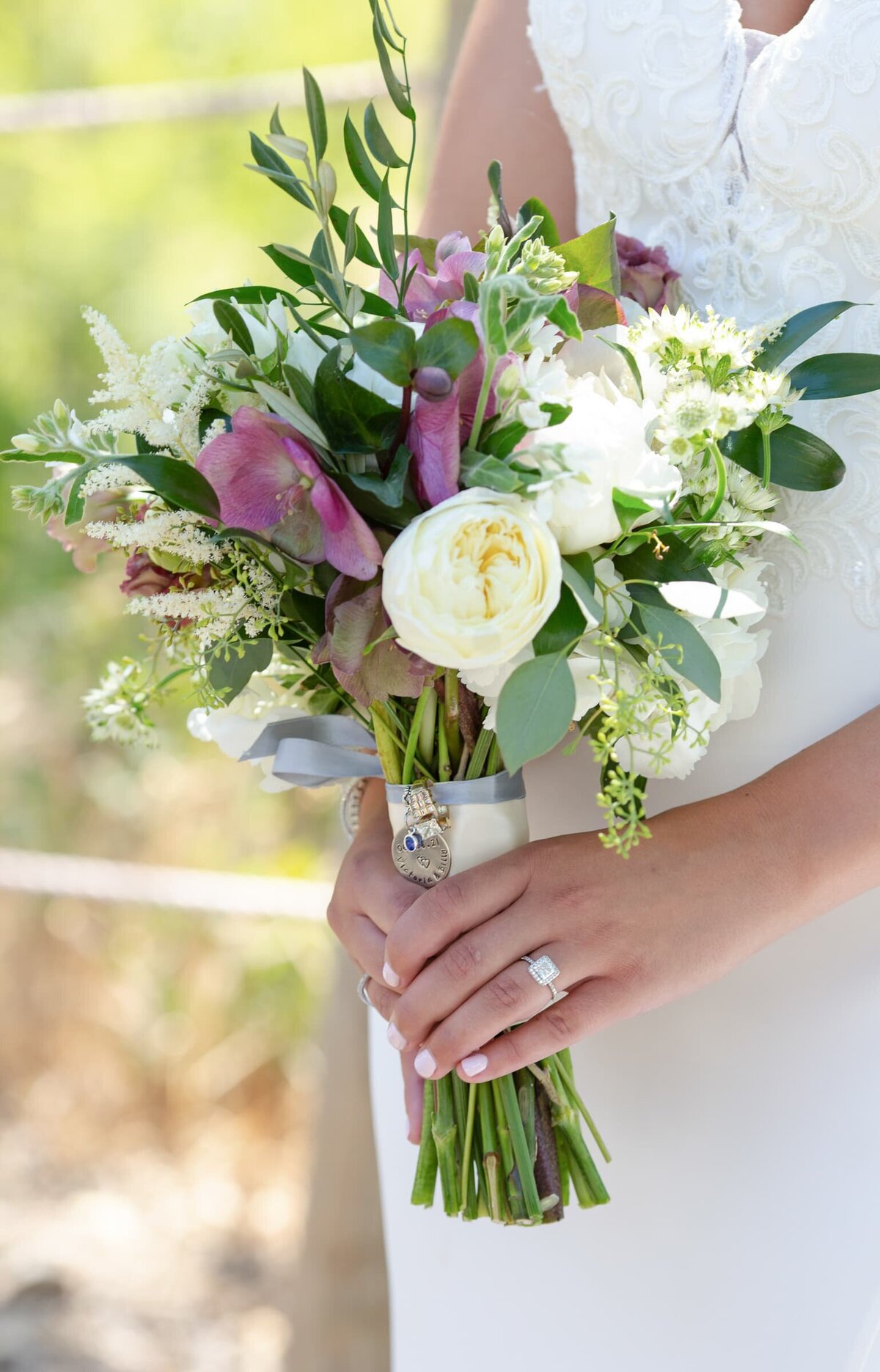 white-pink-bridal-bouquet