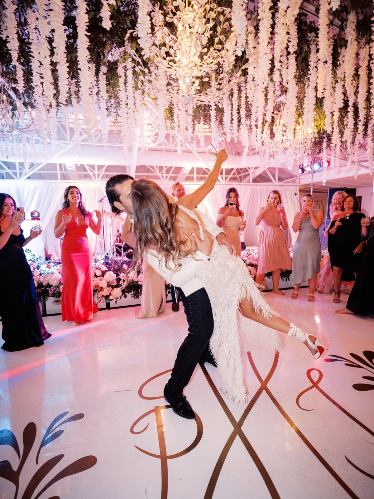 elchorro-arizono-wedding-couple-dancing