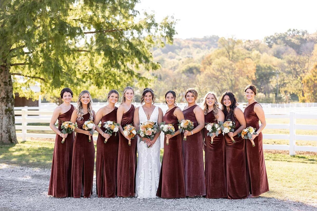 where-to-get-the-best-bridal-party-photos-outside-at-diamond-creek-farms-in-nashville